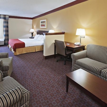 Days Inn & Suites By Wyndham Tahlequah Room photo